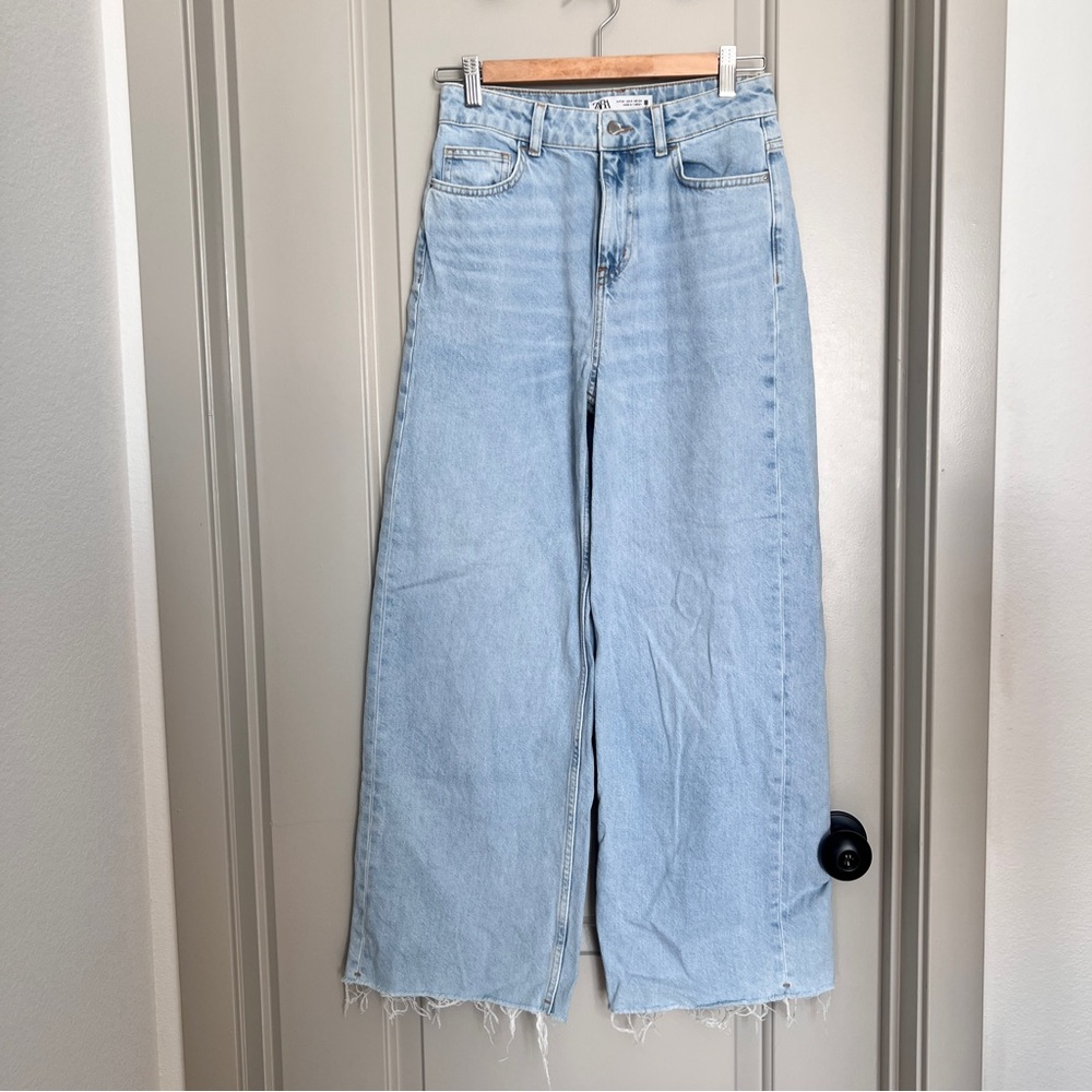 SOLD OUT - NWOT Zara flare and wide leg Jeans. Size XS